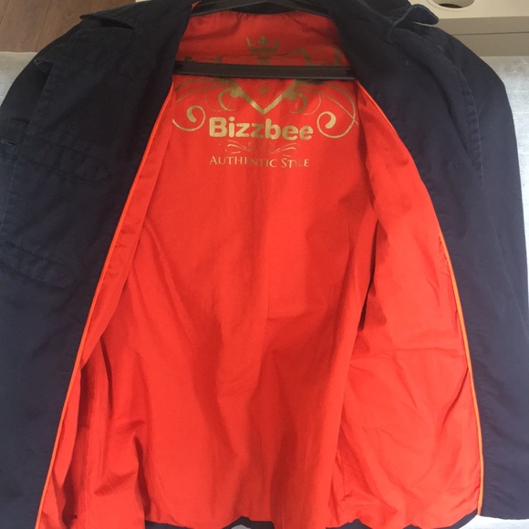 I sell a blue jacket. - Picture 3 of 4